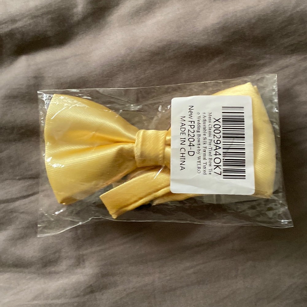 NWT Cool Pre-Tied Bowtie - Canary Yellow